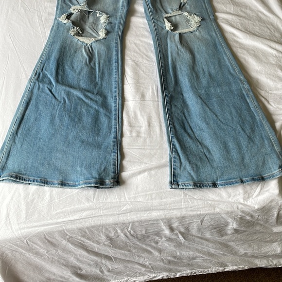 American Eagle Curvy Super High Rise Flare Distressed Jeans - Picture 3 of 3